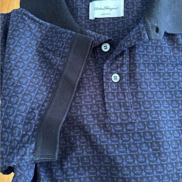 Salvatore Ferragamo button down t-shirt in size Large. Black/Blue blue color - Picture 2 of 6